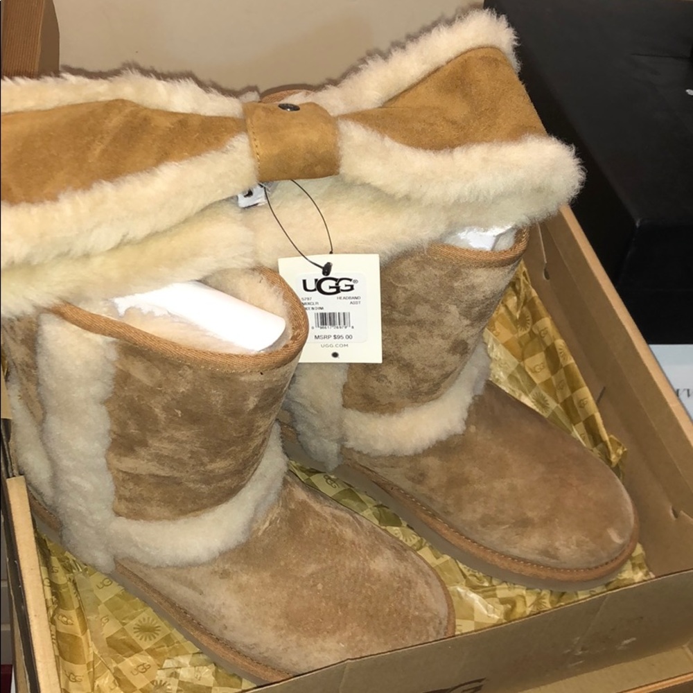 Ugg Head band and matching boots.